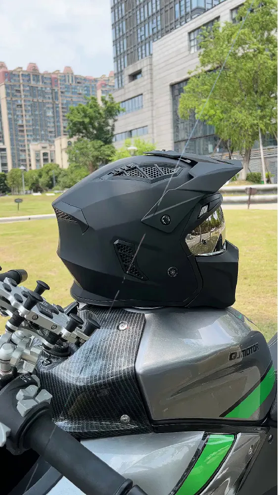 骑摩托的宝子都给我冲这款头盔