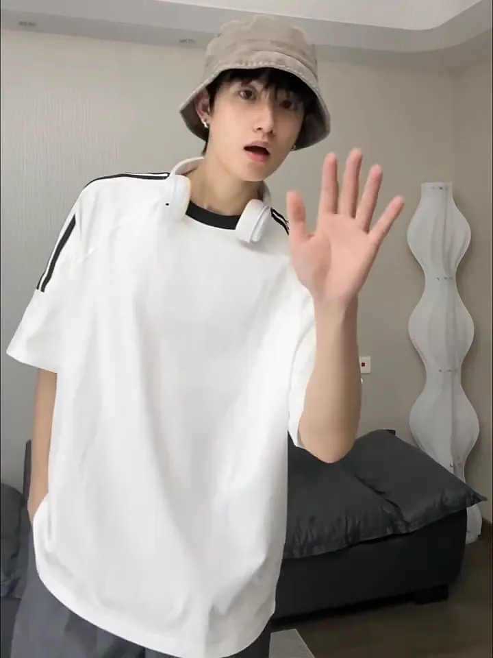 告别路人感🐱 真心建议潮男潮女们都备上这件T恤