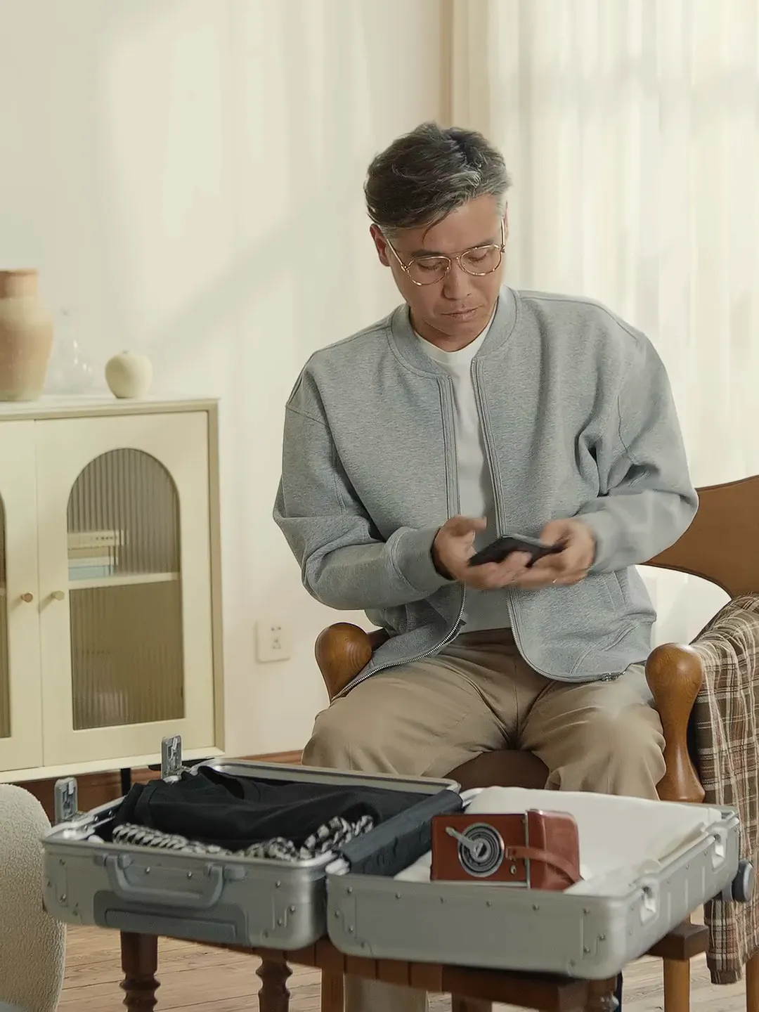 很多人秋冬穿打底衫,既想要保暖,又怕臃肿难打理