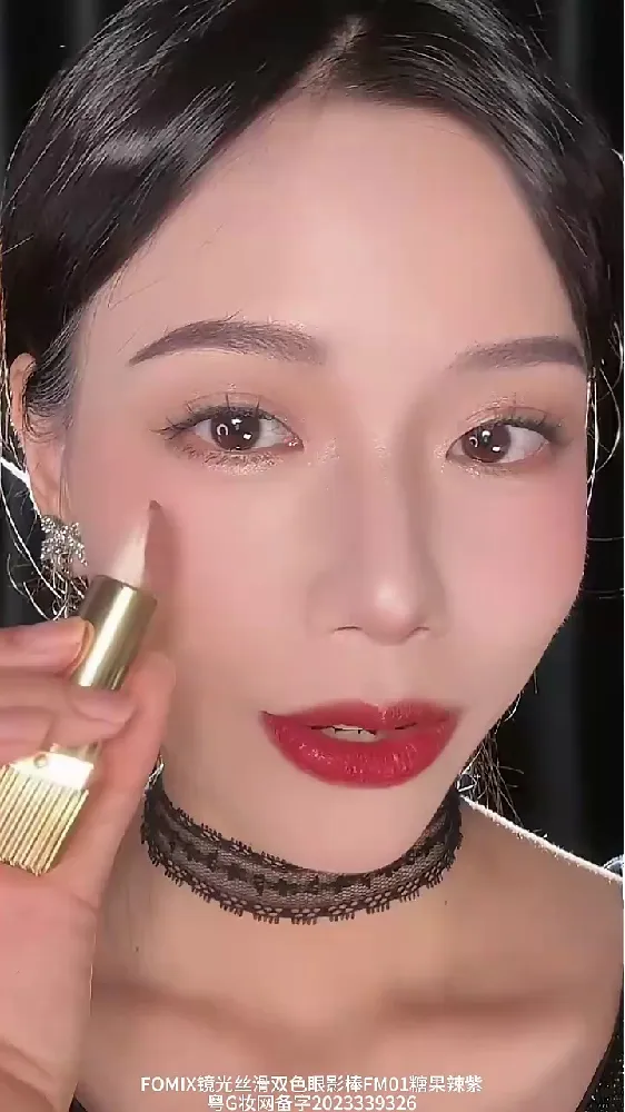 不怕手残就怕眼影画得像“家暴”!用它真绝了!