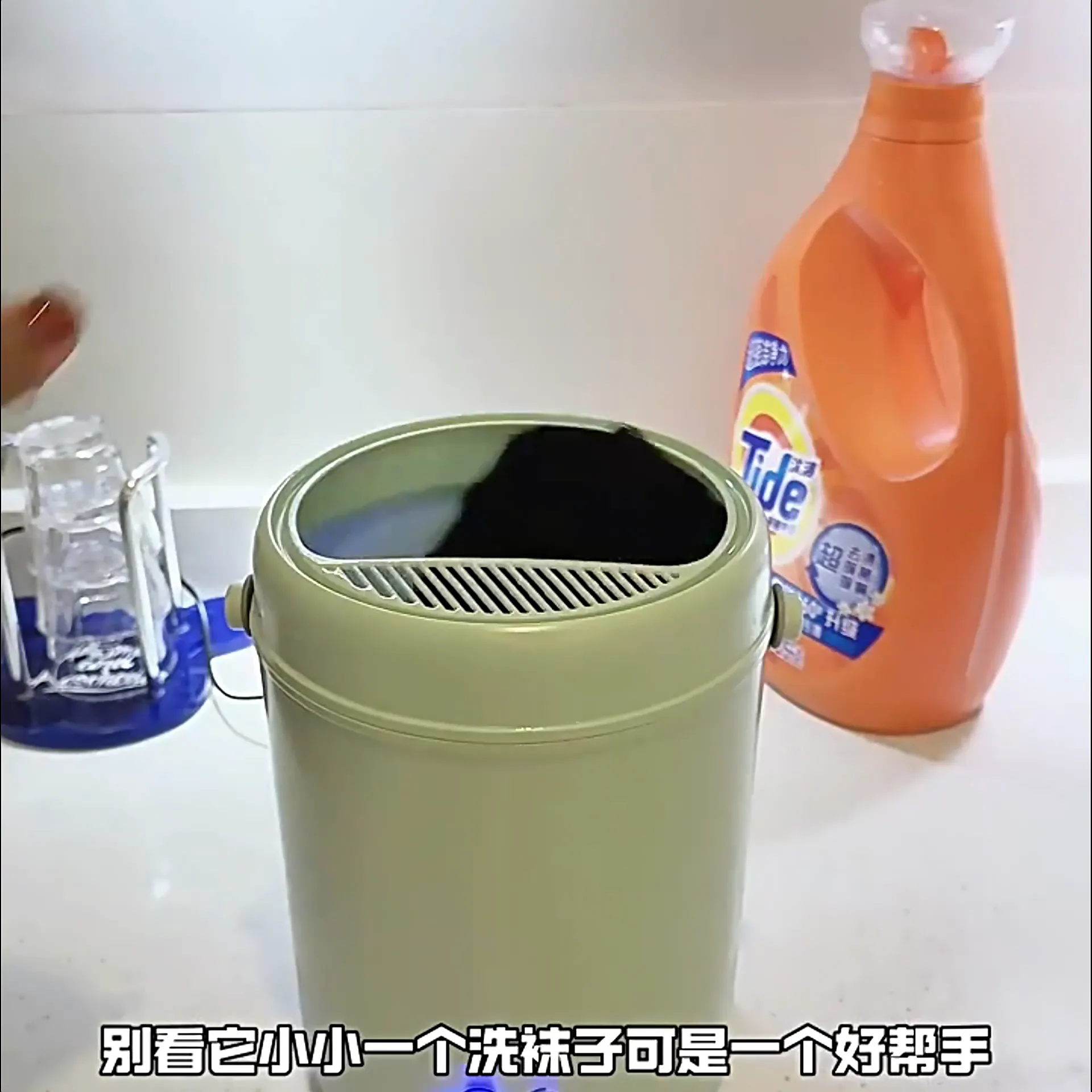 这是“贴身衣物清洁救星”吧！脏衣直接被捞上岸了