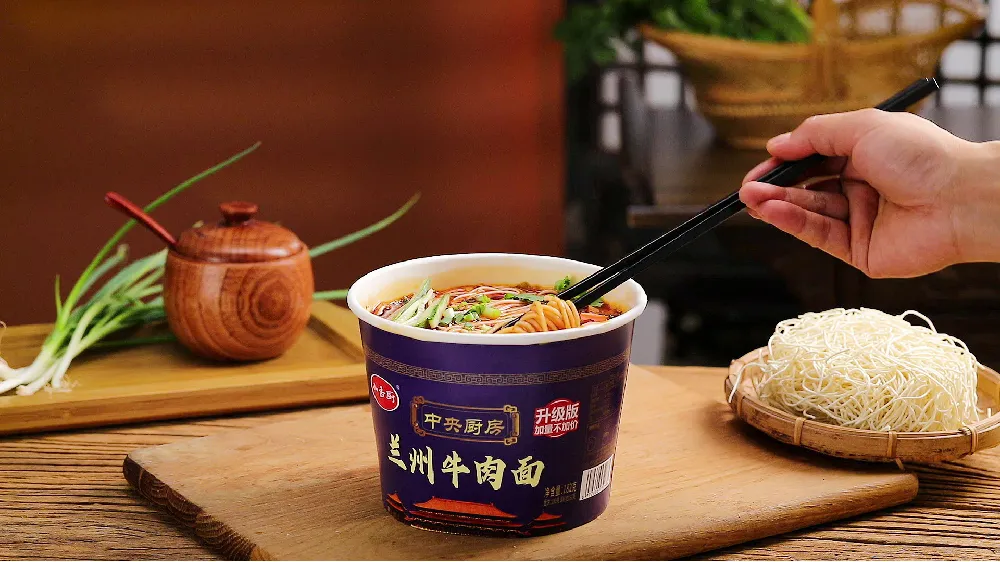 泡面界“卷王”来袭!清真非油炸的兰州牛肉面绝了