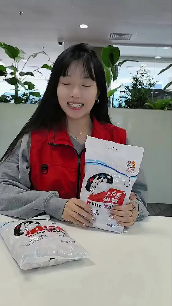 一口梦回童年!大白兔奶糖还是那个味🍬