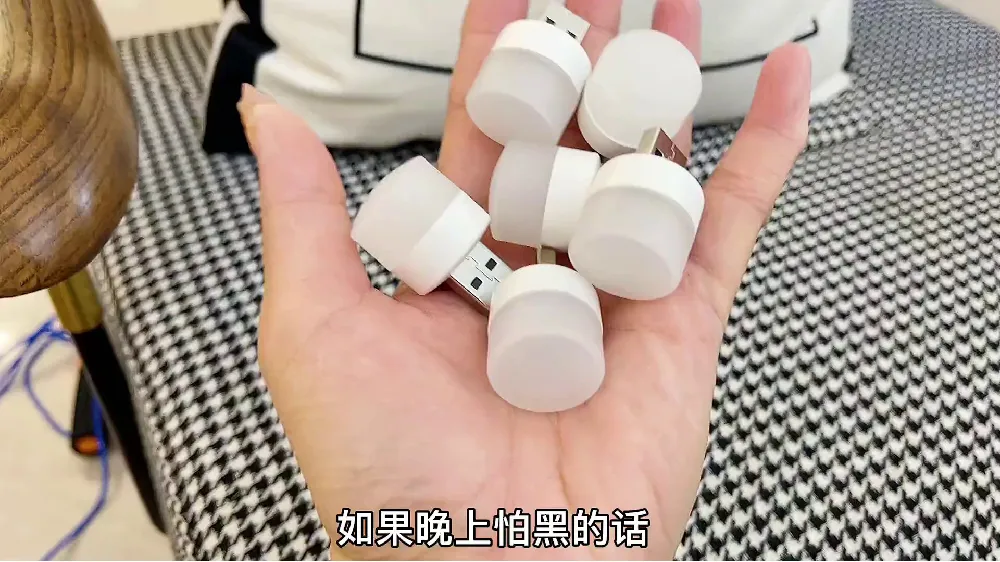 不是普通台灯买不起，而是这款小夜灯更有性价比😍