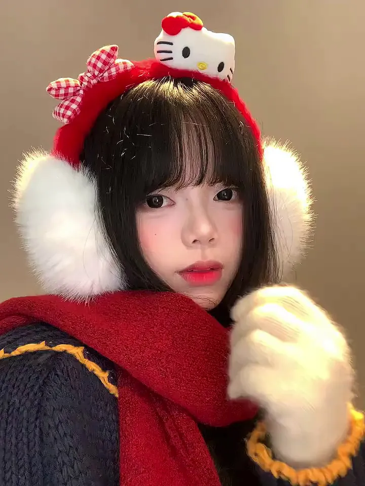 冬季氛围感拉满！三丽鸥 Kitty 耳罩萌翻全场