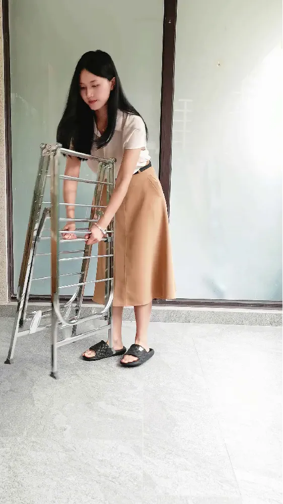 还在为晾晒发愁?这款晾衣架轻松打造整洁阳台✨