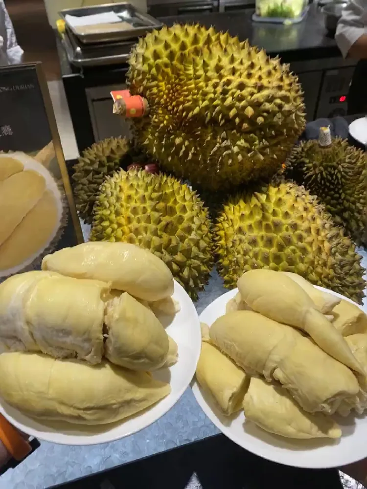 一口一个热带雨林的榴莲!被我吃到了!!!