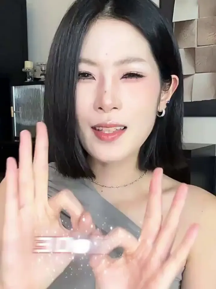 卸妆难题终结者!爱兰歌娜黑茶卸妆油,一瓶搞定全脸,敏肌也安心