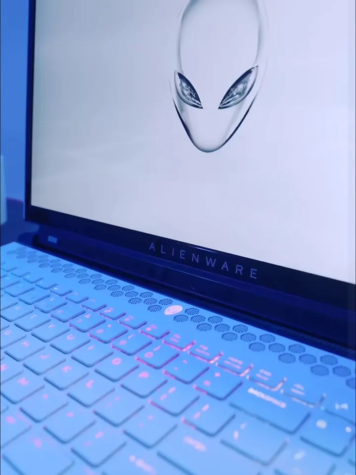 外星人AW610M无线游戏鼠标:350小时长续航双模充电,点亮你的电竞时刻
