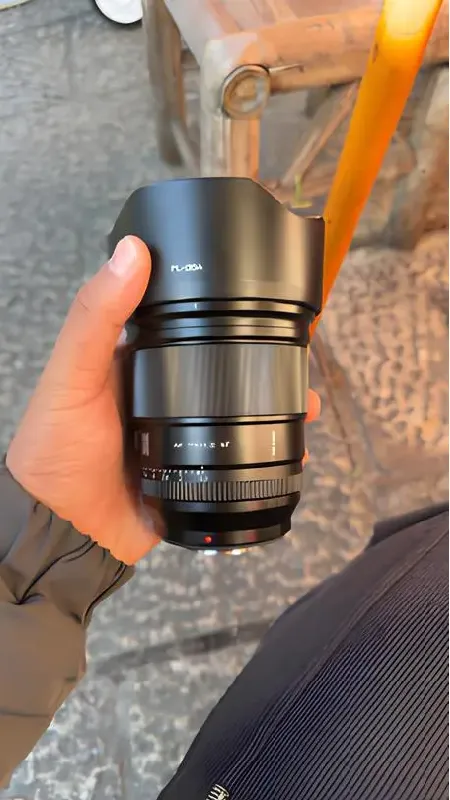 📷✨ 人像摄影的终极武器！唯卓仕75mm F1.2 Pro