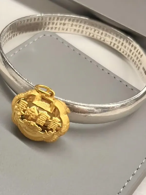 超闪金锁来啦🌟周大生足金吊坠,宝宝必备🎊