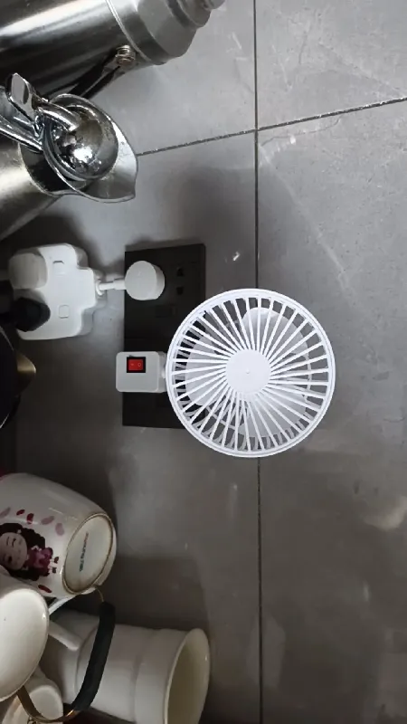 夏日清凉指南：这款小风扇承包你的舒爽卧室时光！