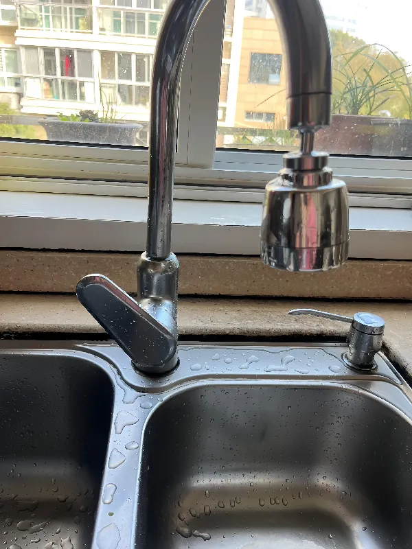 起猛了‼️这水龙头延伸器防溅增压还能万向旋转?