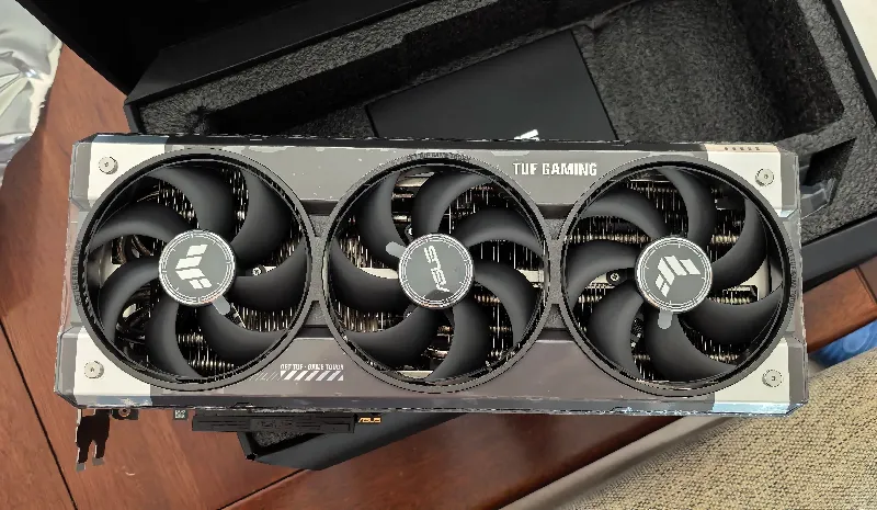 🎮游戏玩家的梦幻显卡!华硕TUF RTX 5080深度评测