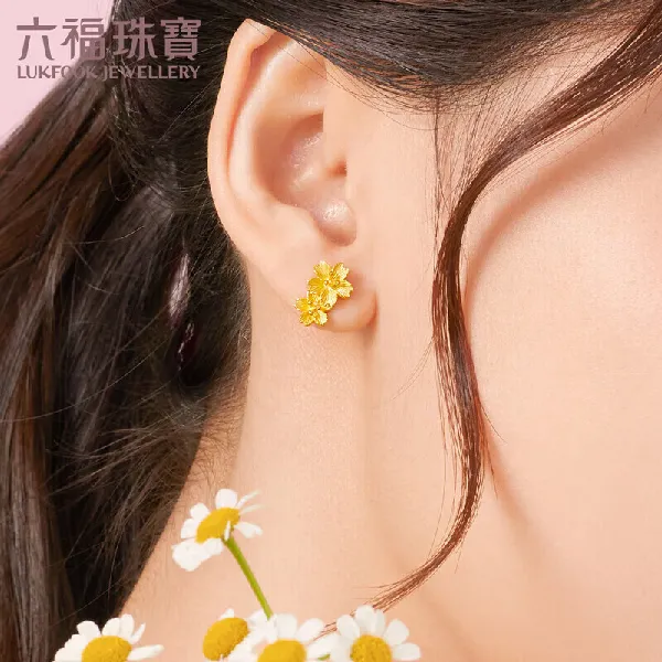 樱花女孩看过来!六福珠宝足金樱花耳钉美到犯规啦🌸