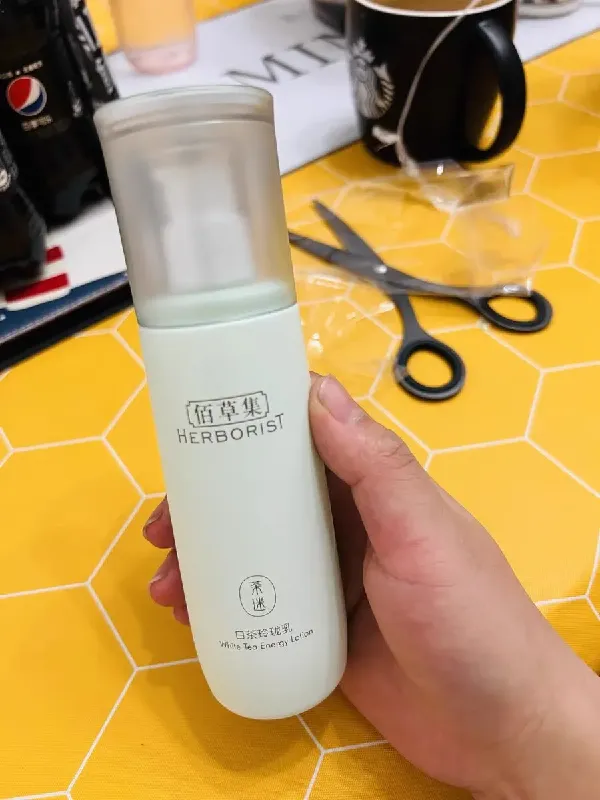 佰草集 - 一瓶开启水润夏日的魔法「乳」
