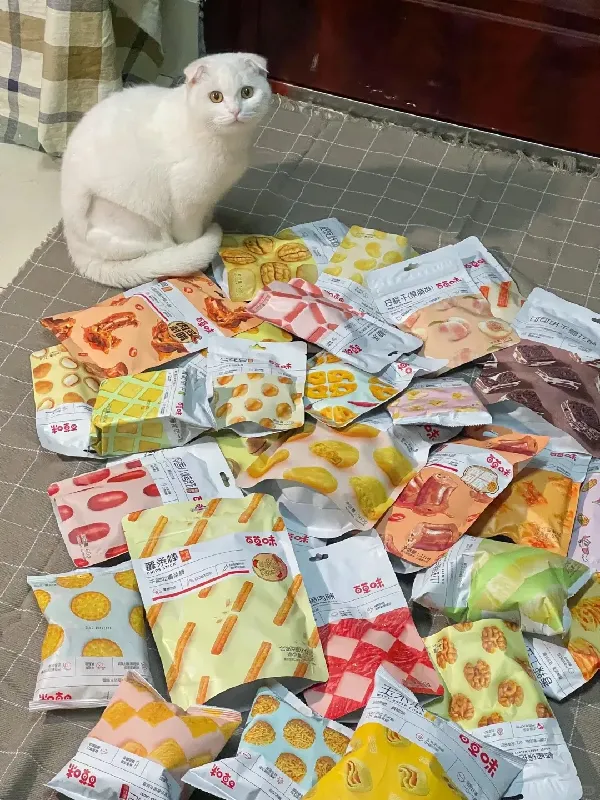 嘿嘿我也是拥有百草味巨型大礼包的人啦🐽‼️满满的幸福！