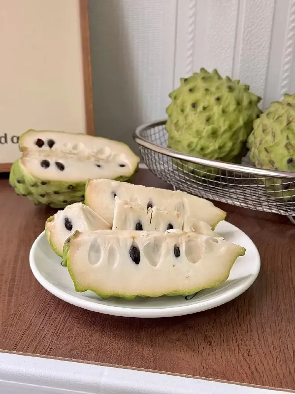嗯！这水果怎么长得和刺猬一样的