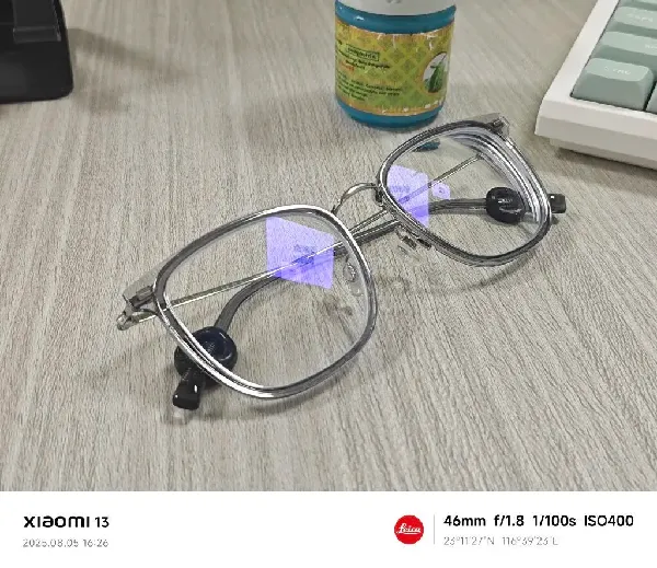 盈强韧的β钛材质，戴起来毫无压迫感