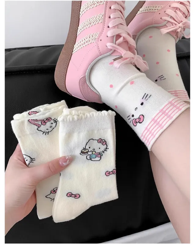 当我用创意打开白色可爱Hello Kitty中筒袜的隐藏穿法