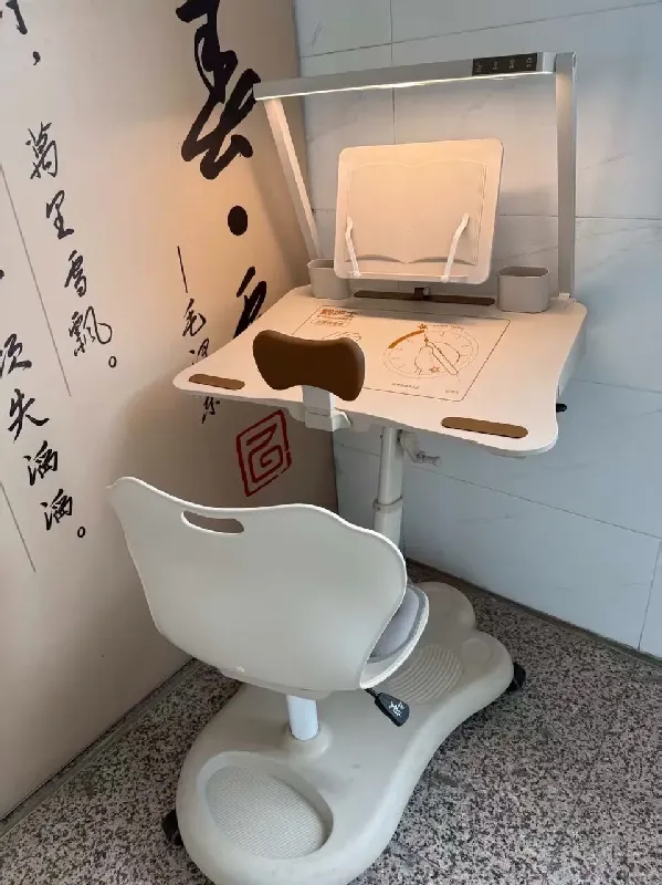 巨🐮的学习台灯！低头族小学生有救啦