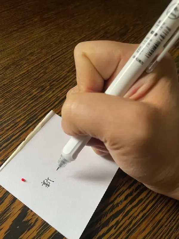 刷题必备！得力轻音按动中性笔，六边形战士来啦！✒️
