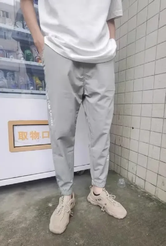 这条男士冰丝运动裤,今夏舒适与潮流我都要!
