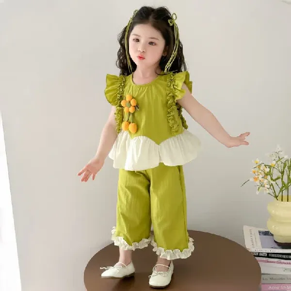 夏日穿搭不再愁!女童花朵套装清凉又洋气