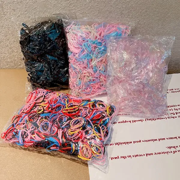 实用百搭不伤发,黑色小皮筋轻松搞定女童日常发型