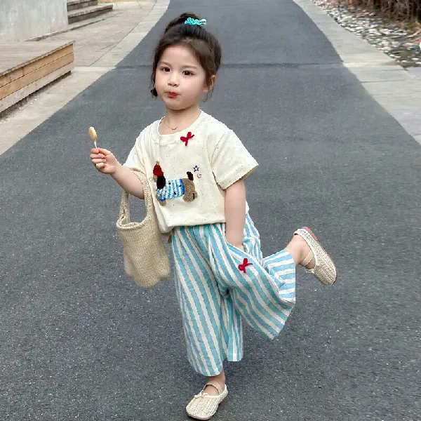女童夏季薄款套装:杏色T恤短裤两件套清凉穿搭指南